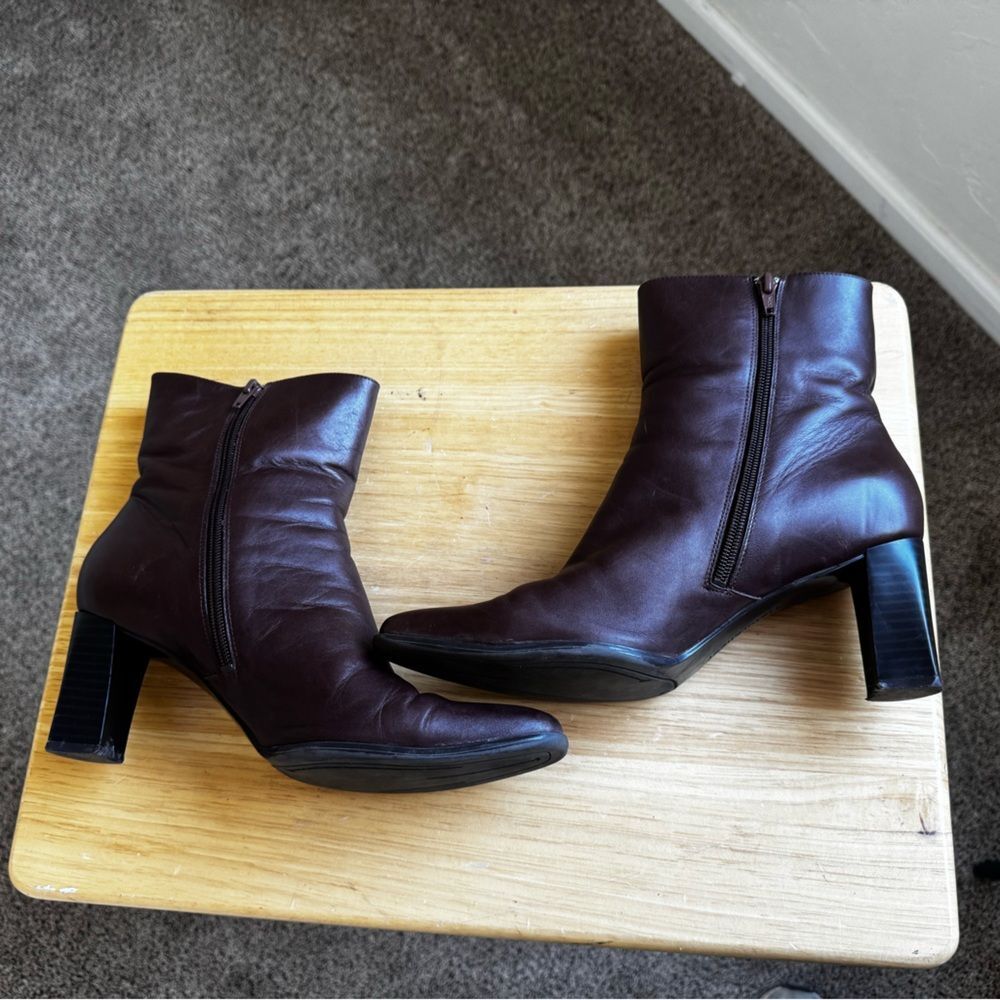 Naturalizer Elegant Burgundy Leather Ankle Boots Size 8.5W 
Square Toe Shoe